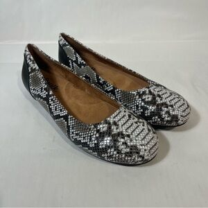 SoftWalk Women's Sonoma Ballet Flats Black White Faux Snakeskin Size 9